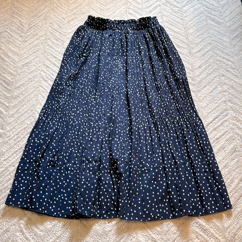 Navy Pleated skirt